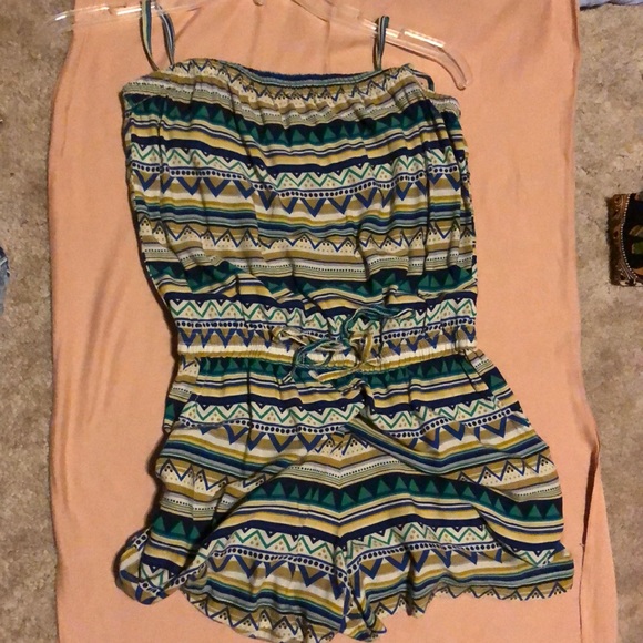 Aztec pattern romper size Medium. - Picture 2 of 2